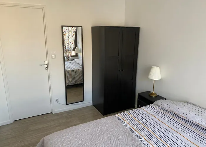 Room Close To Arena La Defense